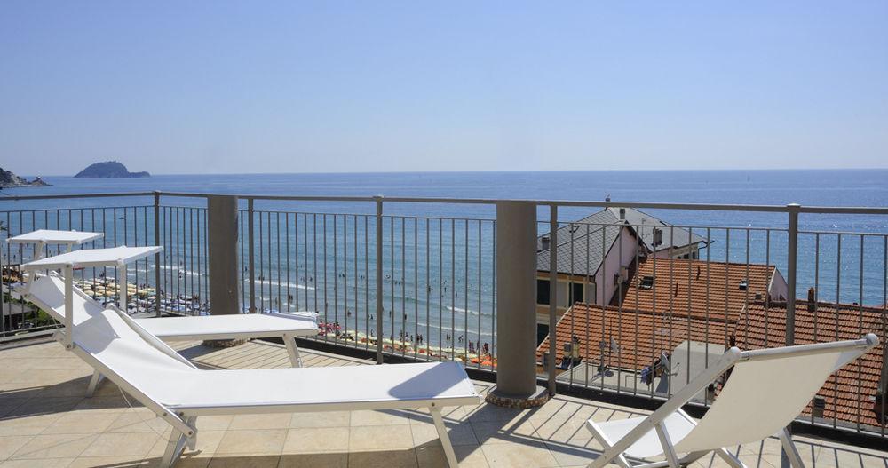 Hotel Enrico Alassio Exterior photo