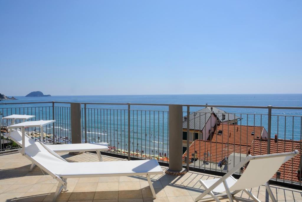 Hotel Enrico Alassio Exterior photo