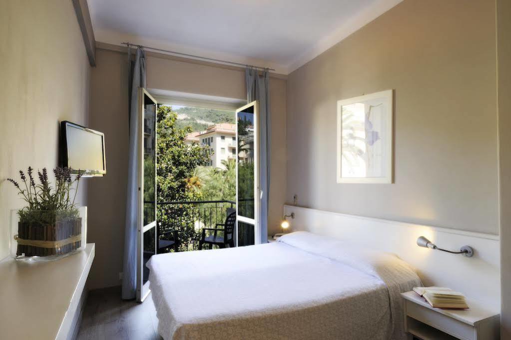 Hotel Enrico Alassio Exterior photo